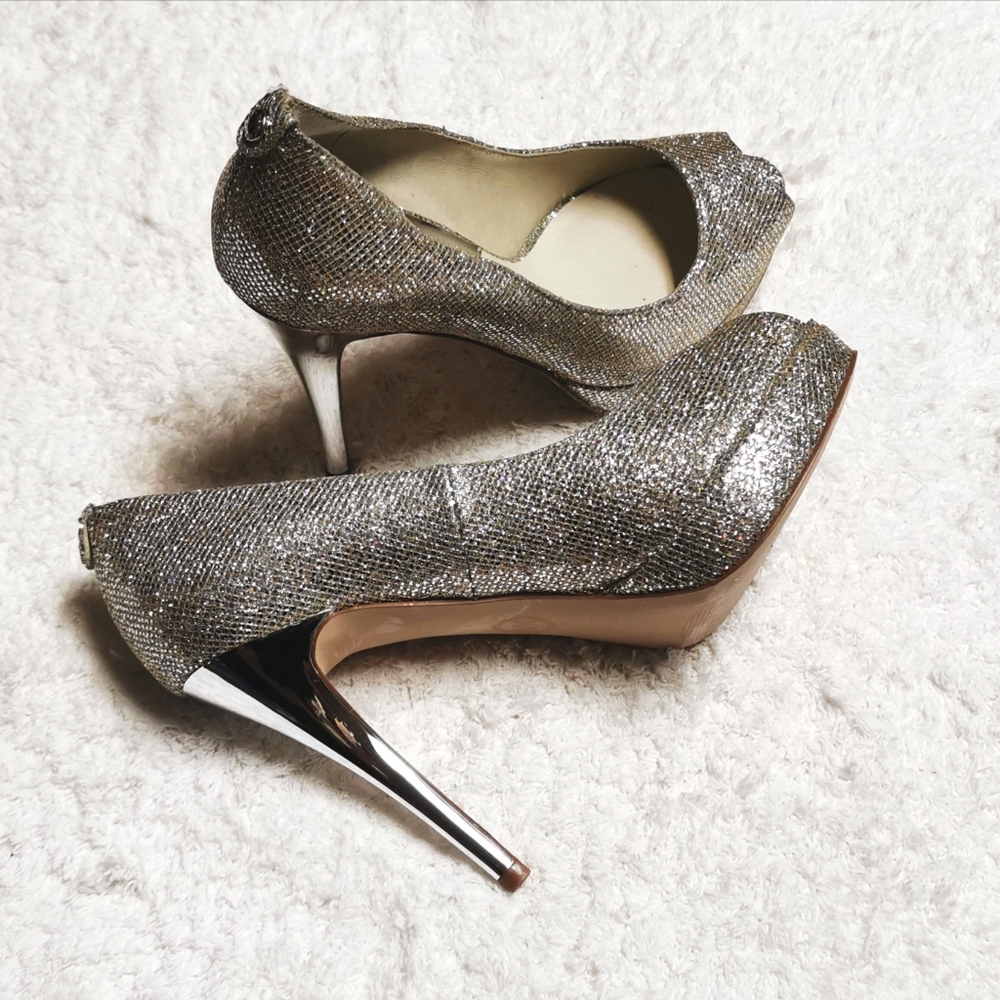 MK Platform Open Toe Pump, 4.5", Size 7, Silver